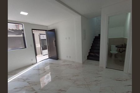 2_photo/94ce1e6023.ce0e127f29cc1409-ATLAS-0d36e42e-fbf8-4d7b-aeb2-a18841ba59d9.jpg de casa à venda com 3 quartos, 111m² em Vila Tupi, Praia Grande