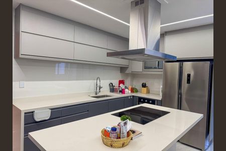 32_photo/94ce1e604d.a52595643aadcc7d-ATLAS-6a005934-25cc-40b4-aa5d-4e2243606e27.jpg de apartamento à venda com 3 quartos, 162m² em Vila Tupi, Praia Grande