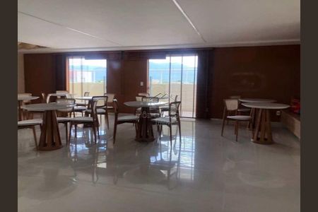 5_photo/94ce1e607f.e9b7aa73bb1ca814-ATLAS-d8c35d47-621d-4432-830c-fd638fb8014e.jpg de apartamento à venda com 1 quarto, 60m² em Vila Tupi, Praia Grande