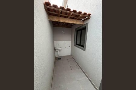 7_photo/94ce1e609d.c5d801a3a5d2f27a-ATLAS-231acb43-0d08-4faf-a18c-3130a3be9cc0.jpg de casa à venda com 2 quartos, 54m² em Vila Tupi, Praia Grande