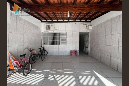 8_photo/94ce1e60fb.cb4a3f4e1d4d223a-ATLAS-85fe838a-bde9-434a-9951-b5169a4f7562.jpg de casa à venda com 4 quartos, 72m² em Vila Tupi, Praia Grande