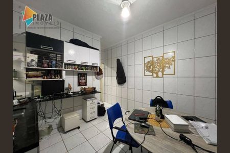 5_photo/94ce1e60fb.cb4a3f4e1d4d223a-ATLAS-d970319d-4dd1-41f3-8f9c-553822c8461e.jpg de casa à venda com 4 quartos, 72m² em Vila Tupi, Praia Grande