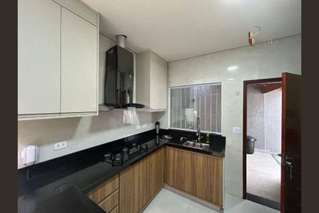 3_photo/94ce1e7e2b.cb4a3f4e1d4d223a-ATLAS-4d6c2f2d-85b2-475b-a615-5c89e3880c35.jpg de casa à venda com 2 quartos, 115m² em Aviação, Praia Grande