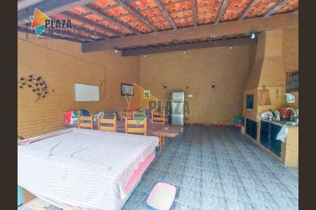 18_photo/94ce1e7ecd.1a2575360a780997-ATLAS-bfc2462f-7b36-4ceb-aff6-3a670d0ceb3b.jpg de casa à venda com 3 quartos, 299m² em Aviação, Praia Grande