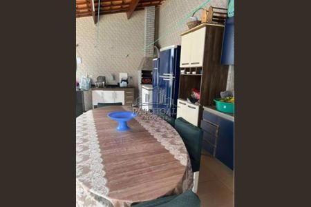 14_photo/94ce1e8a43.1111dd781b2111da-ATLAS-ee7e8d36-ab1d-4a5e-b122-b367550bb541.jpg de casa à venda com 5 quartos, 200m² em Vila Tupi, Praia Grande