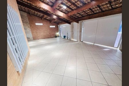 4_photo/94ce1e8a5d.7eabc8b8234370c1-ATLAS-67ca0eec-2f22-4855-897e-719daf1cbd5d.jpg de casa à venda com 4 quartos, 210m² em Vila Tupi, Praia Grande