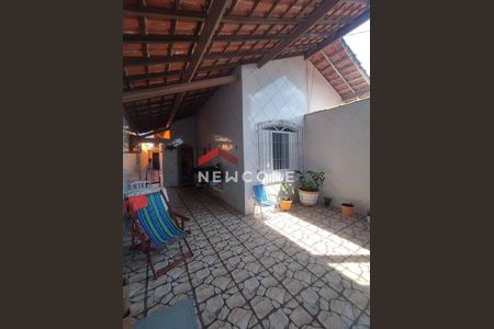 4_photo/94ce1e8c8d.d1325d9d06f328eb-ATLAS-1a198a64-db1e-4c73-bc5f-7ee34d61e8bd.jpg de casa à venda com 2 quartos, 75m² em Vila Antartica, Praia Grande