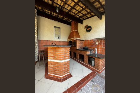 10_photo/94ce1e9215.1aa5b8f538f3adaf-ATLAS-ee50ed2c-8dea-4e5f-b67b-3d6b8e650f0c.jpg de casa à venda com 2 quartos, 250m² em Vila Sao Jorge, Praia Grande