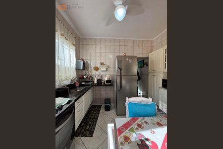 6_photo/94ce1e9367.7f6d1a8656906080-ATLAS-8d654623-dd1d-4ed0-90d0-66c2d130e9ca.jpg de casa à venda com 3 quartos, 125m² em Vila Sao Jorge, Praia Grande