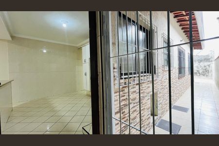 26_photo/94ce1ef05d.d70948cd37f6cfc6-ATLAS-769351e4-ccaf-4a4d-8b59-b27bf541c6b7.jpg de casa para alugar com 2 quartos, 84m² em Vila Tupi, Praia Grande