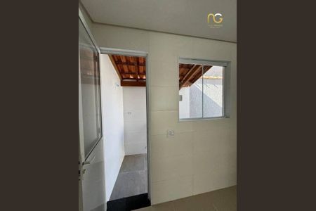 10_photo/94ce1ef4b3.9034fee1f2a82cec-ATLAS-69b9e252-6dfb-4c77-9843-fb69106c2026.jpg de casa à venda com 2 quartos, 62m² em Vila Tupi, Praia Grande
