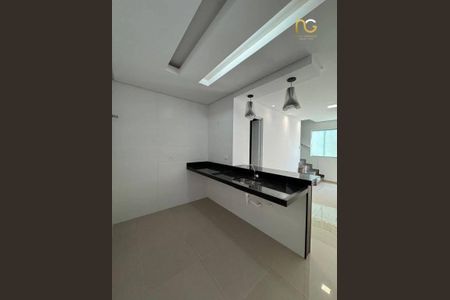 6_photo/94ce1ef4b3.9034fee1f2a82cec-ATLAS-d5019d00-8f50-401e-bf6a-2c0c5c64ee06.jpg de casa à venda com 2 quartos, 60m² em Vila Tupi, Praia Grande