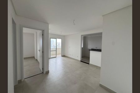 3_photo/94ce1ef54d.b7b6818f53440c09-ATLAS-0cf1c630-3709-4e7e-b677-dd9a44bd3def.jpg de apartamento à venda com 1 quarto, 58m² em Vila Tupi, Praia Grande