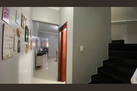 10_photo/94ce1ef573.2ed526e46a3fb60a-ATLAS-e0d316e2-5977-43b6-9b6f-5200d3a10ff7.jpg de casa à venda com 3 quartos, 128m² em Vila Tupi, Praia Grande