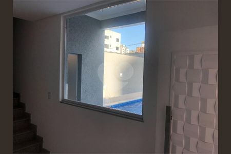 2_photo/94ce1ef5e5.b7afec13c8c84584-ATLAS-8b2c7a14-0269-4e3f-82db-024667208c29.jpg de casa à venda com 3 quartos, 135m² em Vila Tupi, Praia Grande