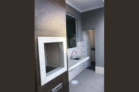 11_photo/94ce1ef5e5.b7afec13c8c84584-ATLAS-9c2e18e7-7f74-4868-8478-bb9a56d8efb0.jpg de casa à venda com 3 quartos, 135m² em Vila Tupi, Praia Grande