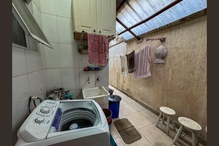 3_photo/94ce1ef6f9.83fa443d0a3e7663-ATLAS-1415a534-55d2-48d7-9415-be9ef2d78532.jpg de casa à venda com 3 quartos, 100m² em Vila Tupi, Praia Grande
