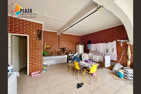 24_photo/94ce1ef7c1.04a823dc9d4d949a-ATLAS-922b8d8a-6640-48b4-8565-39ace3f3976c.jpg de casa à venda com 4 quartos, 175m² em Vila Tupi, Praia Grande