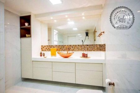 4_photo/94ce1ef807.8a706a3c1c8a5b40-ATLAS-4408a89e-dc56-4770-85ed-d7a1adea22f2.jpg de casa à venda com 4 quartos, 366m² em Vila Tupi, Praia Grande