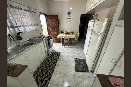 19_photo/94ce1ef929.2a31a181cf98d50c-ATLAS-0ee1abde-a171-4a41-859c-74441c46122f.jpg de casa à venda com 6 quartos, 240m² em Vila Assuncao, Praia Grande