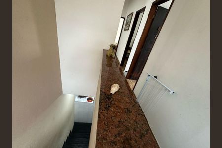 4_photo/94ce1ef929.2a31a181cf98d50c-ATLAS-a98e19d4-25bf-498e-bf71-72be4e2e9fcd.jpg de casa à venda com 6 quartos, 240m² em Vila Assuncao, Praia Grande