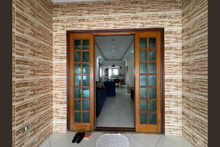 11_photo/94ce1efc19.c1b48a3eb9e6da09-ATLAS-7442dfda-124e-4bcd-8c52-cc4bd3a670a3.jpg de casa para alugar com 3 quartos, 141m² em Vila Assuncao, Praia Grande