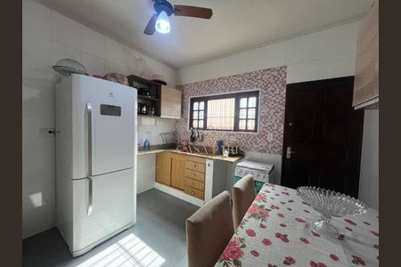 11_photo/94ce1efe7f.8d2ef5eddb15fda8-ATLAS-056a9226-6ea1-4b32-aeff-cfb6ece1ca2f.jpg de casa à venda com 2 quartos, 125m² em Vila Assuncao, Praia Grande