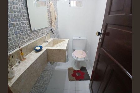 8_photo/94ce1efe83.8d2ef5eddb15fda8-ATLAS-090390d0-b836-435e-97e7-e0d623057496.jpg de casa à venda com 3 quartos, 150m² em Vila Assuncao, Praia Grande