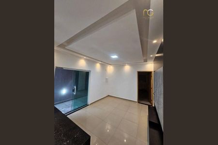 5_photo/94ce1f09b3.dd72da75736ca14e-ATLAS-2c13d949-a4a7-4010-aa2c-9a256e9abd13.jpg de casa à venda com 2 quartos, 90m² em Nova Mirim, Praia Grande