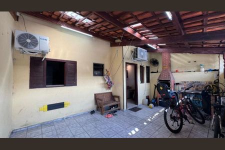 2_photo/94ce1f13e9.8ca146e4695ff152-ATLAS-b109e889-473d-4b7f-b373-abf937d1224e.jpg de casa à venda com 2 quartos, 57m² em Nova Mirim, Praia Grande