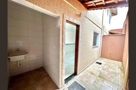 5_photo/94ce1f1bc5.cbd1ba3c47a84b5c-ATLAS-cf86e229-4739-4e69-9034-4b7ebb4107d1.jpg de casa à venda com 2 quartos, 68m² em Quietude, Praia Grande