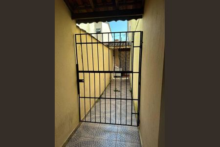 8_photo/94ce1f6e7f.e7056842b54bb805-ATLAS-92c0cc68-514d-4850-824e-ccf4ecc5a09b.jpg de casa à venda com 2 quartos, 78m² em Nova Mirim, Praia Grande