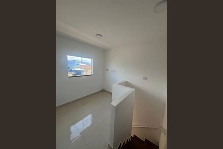 3_photo/94ce1f7f0d.829000a8d02b7495-ATLAS-d43e6f58-d4e2-4243-80ae-54a238e9002f.jpg de casa à venda com 2 quartos, 44m² em Maracanã, Praia Grande