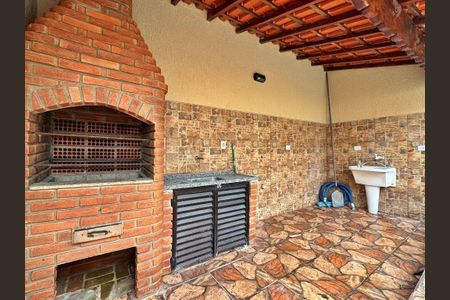 10_photo/94ce1f824b.210363f7da379e19-ATLAS-2de54804-48c6-4e09-919c-54e3fef117e6.jpg de casa à venda com 2 quartos, 90m² em Maracanã, Praia Grande