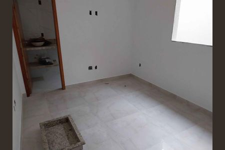 6_photo/94ce1f82f1.adbb37f92a381176-ATLAS-a2312007-42a9-4abc-9e1e-c009e2f6e9d4.jpg de casa à venda com 2 quartos, 73m² em Maracanã, Praia Grande