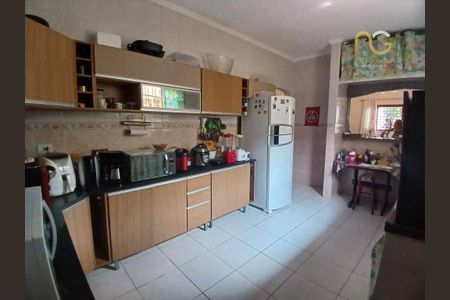 4_photo/94ce1f82fd.7be7a474fdeed64f-ATLAS-b680a81f-d74d-4fa4-88bd-83266a17f37b.jpg de casa à venda com 3 quartos, 135m² em Maracanã, Praia Grande
