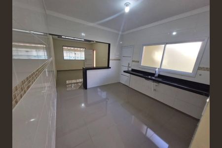 6_photo/94ce1f839d.561dcad3d0cedf12-ATLAS-5fc0d954-2156-4f6b-8577-eab751c020bd.jpg de casa à venda com 2 quartos, 110m² em Maracanã, Praia Grande