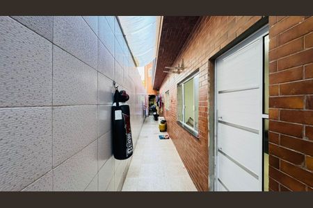 5_photo/94ce1f8475.1d0d827e26d2d819-ATLAS-d7d4ee36-cc75-45d8-9390-682ef8981996.jpg de casa à venda com 2 quartos, 122m² em Maracanã, Praia Grande