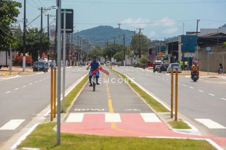 42_photo/94ce1f9ca3.8112f57c7da29d24-ATLAS-3ef70034-cd30-4d7d-b24b-9d2f84e171ea.jpg de casa à venda com 2 quartos, 69m² em Maracanã, Praia Grande