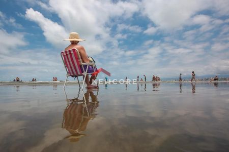 38_photo/94ce1f9ca3.8112f57c7da29d24-ATLAS-baa53b1f-e66b-4dd1-b3ac-19be00f00f95.jpg de casa à venda com 2 quartos, 69m² em Maracanã, Praia Grande