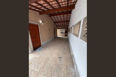 2_photo/94ce1f9cdf.3a9dc93bc25fc63d-ATLAS-b1391748-9fa9-4073-a7a7-0403b2ca649f.jpg de casa à venda com 2 quartos, 76m² em Maracanã, Praia Grande