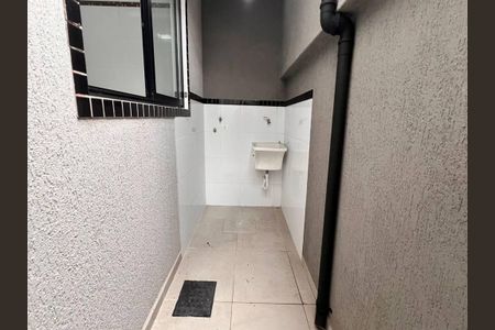 11_photo/94ce1f9d59.b818608039140041-ATLAS-aab4a1f9-aad1-416f-ab2b-2c8dccebf606.jpg de casa à venda com 2 quartos, 68m² em Maracanã, Praia Grande