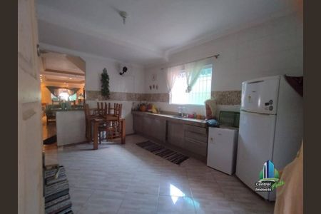 2_photo/94ce202a01.d064f87ba2f4a60c-ATLAS-2f1407d3-a804-40f4-8866-e3b7a6715768.jpg de casa à venda com 3 quartos, 130m² em Vila Caiçara, Praia Grande