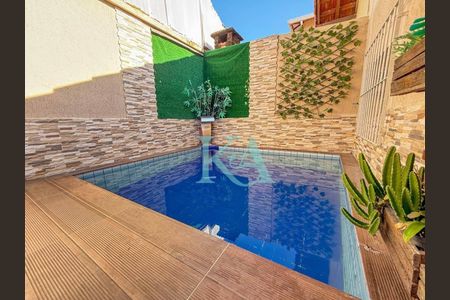 5_photo/94ce202b0d.2ed526e46a3fb60a-ATLAS-1f9cfc84-4885-44fc-9248-8c8a3625d2ef.jpg de casa à venda com 2 quartos, 71m² em Jardim Melvi, Praia Grande