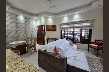 5_photo/94ce202bbb.b028408754d3f5d1-ATLAS-bc638653-d1ba-47f0-99ef-41e668bf2f38.jpg de casa à venda com 3 quartos, 127m² em Jardim Melvi, Praia Grande