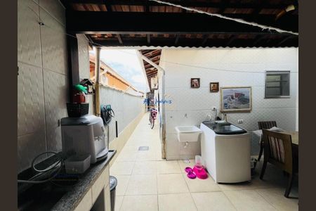 25_photo/94ce2033d7.589418af3e1c9350-ATLAS-ff23004d-e4c1-46c2-a26e-41a80760112d.jpg de casa à venda com 2 quartos, 73m² em Vila Caiçara, Praia Grande