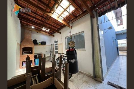 25_photo/94ce2035df.588d4a7fb74764b6-ATLAS-1851fdbd-a165-406b-9da6-834ee87a656a.jpg de casa à venda com 3 quartos, 128m² em Vila Caiçara, Praia Grande