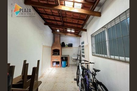 23_photo/94ce2035df.588d4a7fb74764b6-ATLAS-c87c1145-ed38-4b50-b5a4-26ec4e2f74fb.jpg de casa à venda com 3 quartos, 128m² em Vila Caiçara, Praia Grande