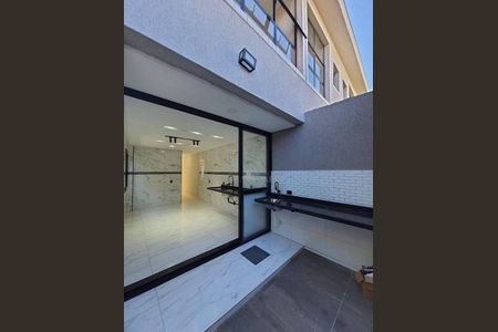 2_photo/94ce20360b.7eff8eb64a26c51d-ATLAS-2f6b42a4-e1fa-4528-bc6e-42b9fc306ca6.jpg de casa à venda com 2 quartos, 80m² em Vila Caiçara, Praia Grande