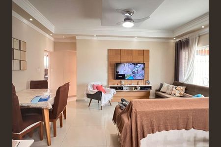 7_photo/94ce2049dd.72b299ddc7bc3168-ATLAS-9f4e9d9d-ce1b-4dc3-a339-2477b8235558.jpg de casa à venda com 3 quartos, 180m² em Vilamar, Praia Grande